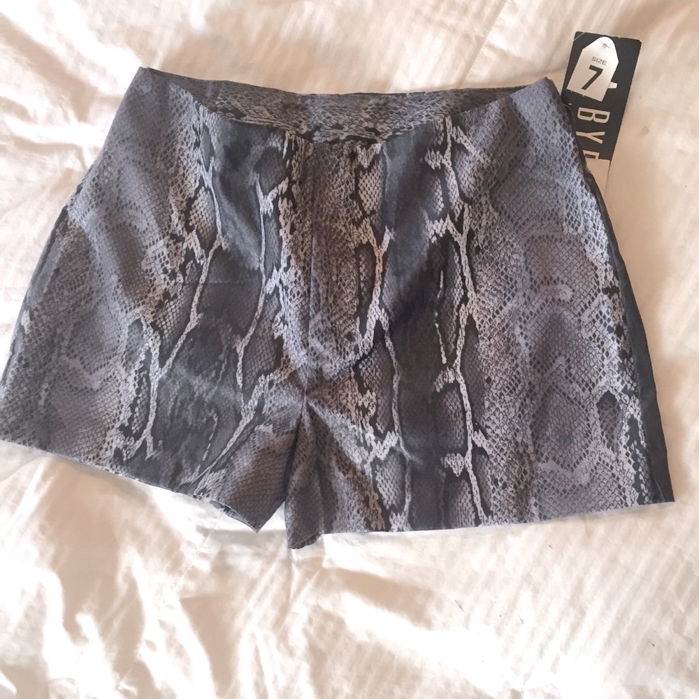 A. Byer   Animal Print Short    Grey  - Jr  size 7
